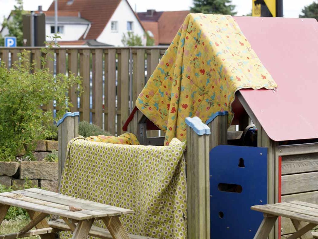 In der spielzeugfreien Zeit wird viel mit Decken gespielt