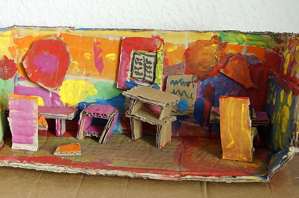 Eine Wohnstube aus Pappe